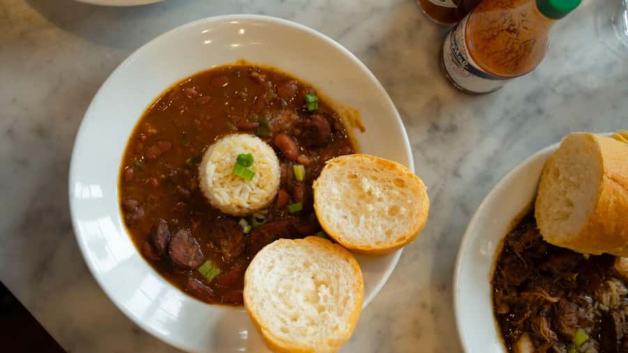 New Orleans: Beloved Bites & Famous Dishes Food Tour - Jackson Square start: why the timing and meeting point matter