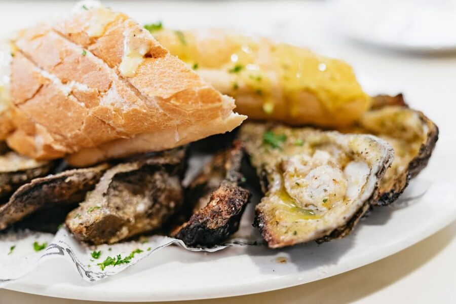 New Orleans: French Quarter Food Tour with Tastings - Starting at Felix’s Oyster House: the vibe and the walking rhythm