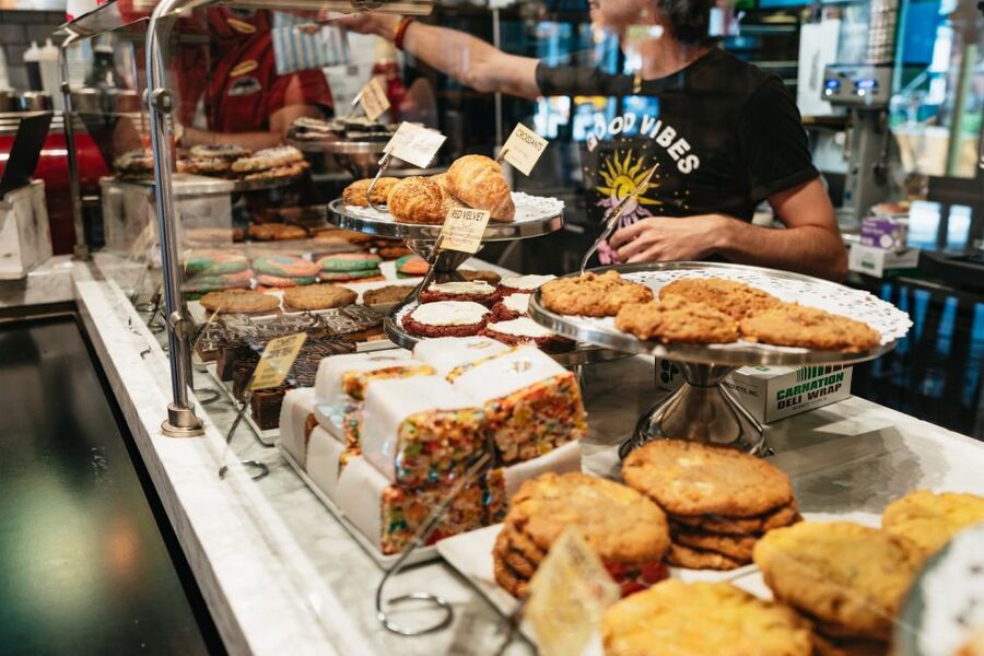 New York City's Hell's Kitchen: Walking Food Tour - Pacing, group size, and what to bring so it feels easy