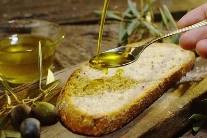 Nice Sunset Food Tour – A Full Taste of France by Do Eat Better - Stop 4 on Rue Cassini: aperitif culture with local wine and cheese