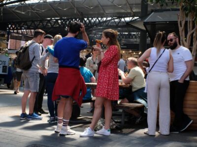 No Diet Club - Best food Tour in East London - Meeting your guide and getting into the right rhythm