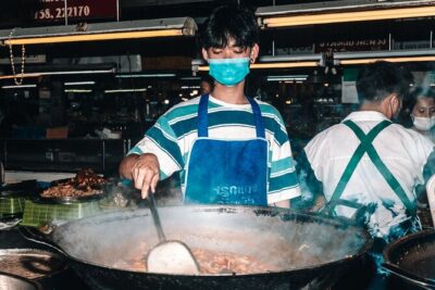Northern Flavours Chiang Mai Food Tour with 15+ Tastings - Stop 1: starting near Wat Lok Moli and setting your palate