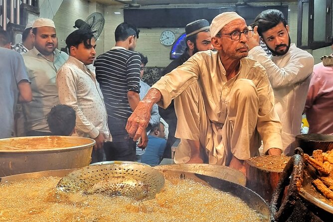 Old Delhi Night Food Tour - Kitchens & Local Stories - Stop 1: Chandni Chowk at Dusk Starts You With Comfort
