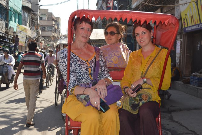 Old Delhi Photography & Food Tour with Rickshaw Ride to Masterji Kee Haveli - Included meals and drinks: what “food tour” means here