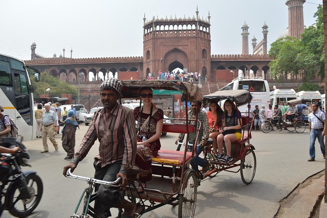 Old Delhi Photography & Food Tour with Rickshaw Ride to Masterji Kee Haveli - Cycle rickshaw rides: comfort, timing, and how to make it work