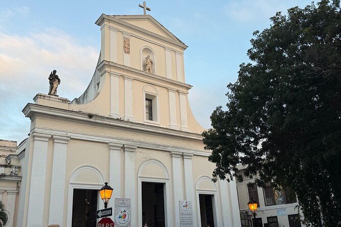 Old San Juan Food Tour with 7 Tastings of Authentic Local Flavors - Calle San Sebastián: for the fun street feel