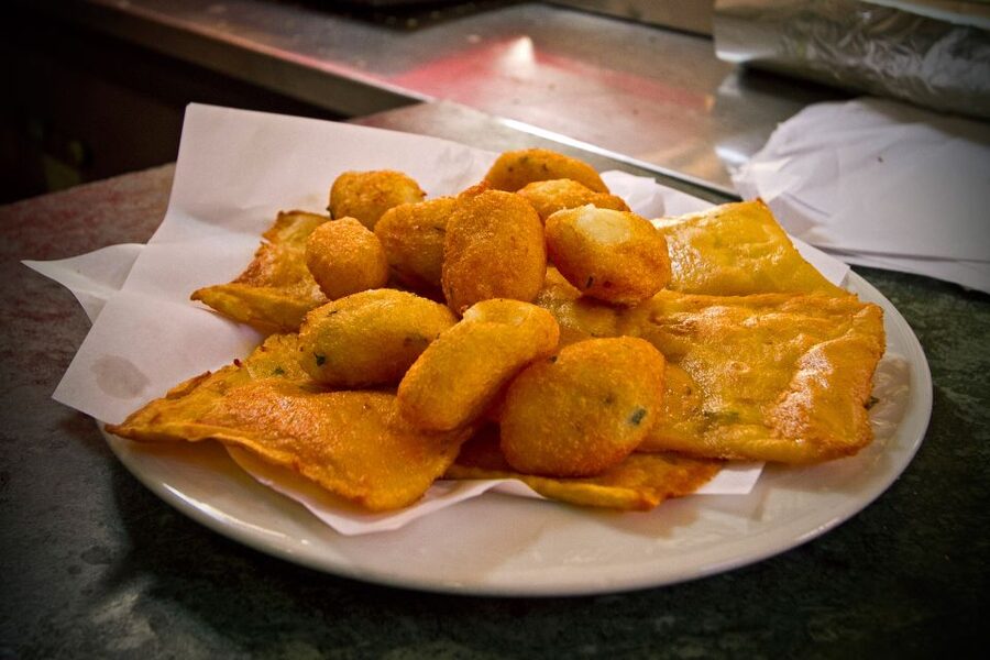 Palermo: Small Group Night Street Food Tour - Vucciria and the street-food menu that actually feeds you