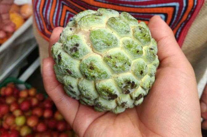 PALOQUEMAO MARKET FOOD TOUR. EXOTIC FRUIT. LOCAL SNACKS. /Min 2 pax - The 3-hour flow: what your morning looks like