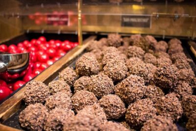 Paris French Sweets Tasting Tour with Pastries and Chocolates - The Walking Tour Format: Why Small Groups Matter in Paris