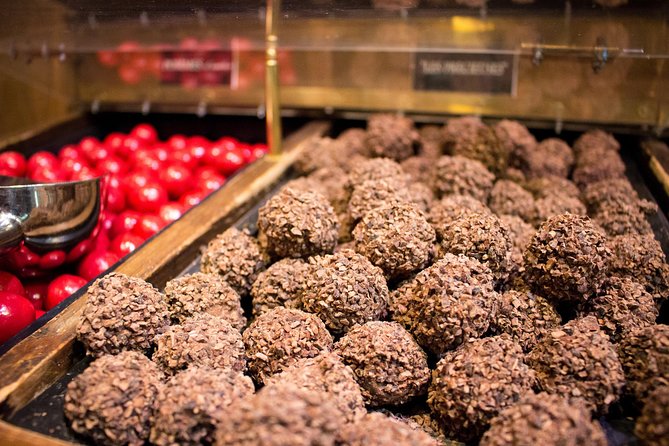 Paris French Sweets Tasting Tour with Pastries and Chocolates - The Walking Tour Format: Why Small Groups Matter in Paris