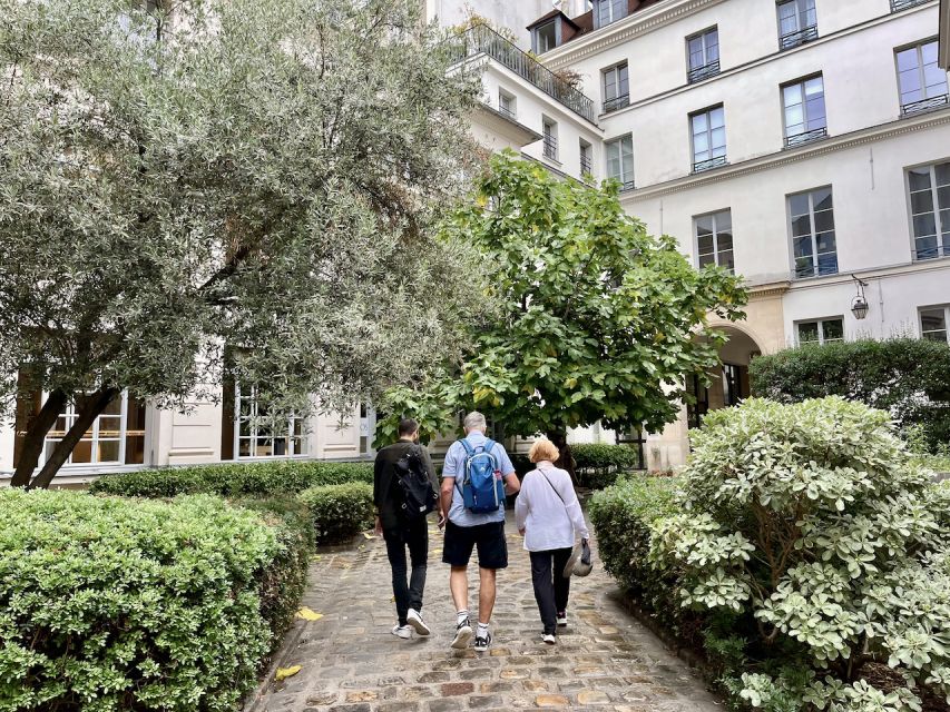 Paris: Guided Champagne & Food Tour in St-Germain-des-Pres - Saint-Germain-des-Prés: Why this walk feels like real Paris