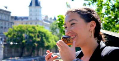 Paris: Guided Champagne & Food Tour in St-Germain-des-Pres - Meeting at Les Deux Magots and setting expectations for the 3-hour pace