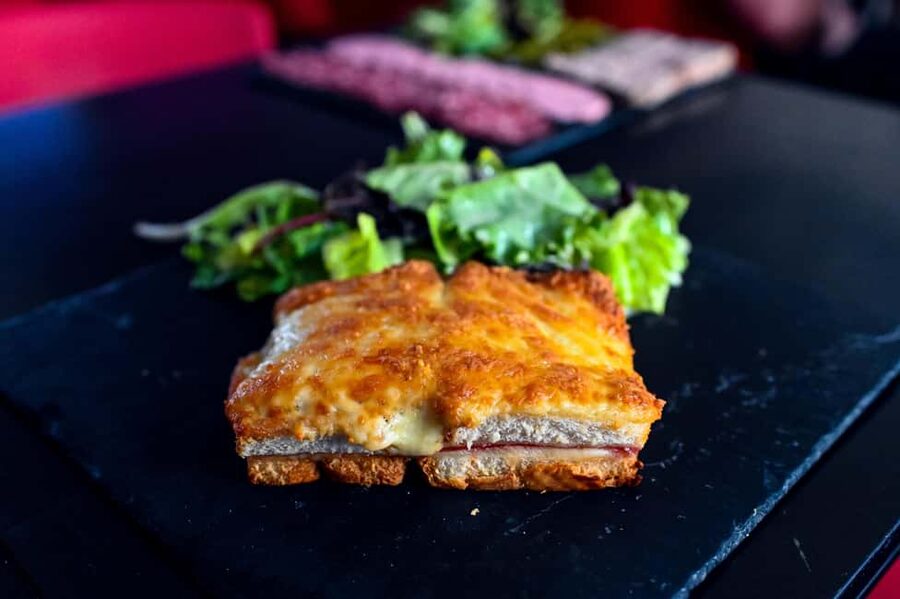Paris: Le Marais District Food Tour with 10+ Tastings & Wine - Falafels in the Jewish Quarter: Fast, Fresh, and a Little Messy