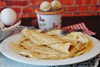 Paris Montmartre Food Tour - A Full French Meal by Do Eat Better - Rue Lepic Pastry Stop: The Sweet Start Before the Climb