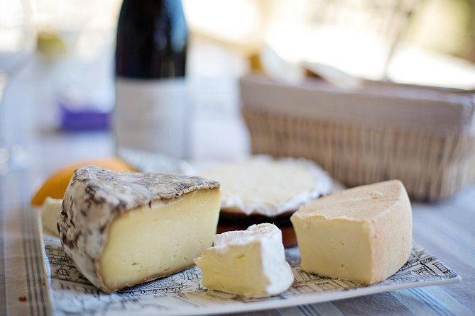 Paris Montmartre Food Tour - A Full French Meal by Do Eat Better - Place du Tertre Cheese Stop: Artist Square + Real Tasting