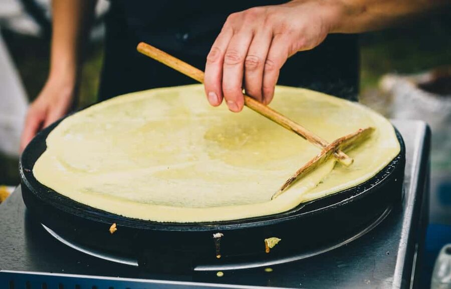 Paris: Montmartre Food Tour with Full Meal - Is a food-and-walk tour the best use of your time?