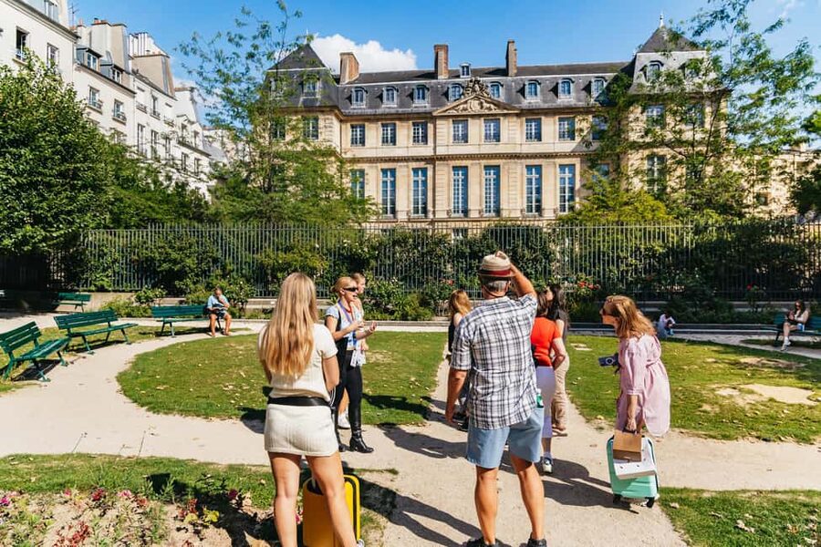 Paris: Walking Food Tour with Cheese, Wine and Delicacies - Starting in Le Repaire de Bacchus: where your Marais story begins