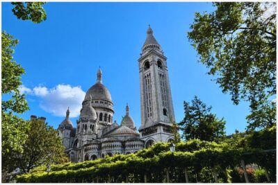 Parisian Bohemian Walking Food Tour with Gourmet Tastings - Stop 1: Le Grenier à Pain Caulaincourt for Coffee and Warm Pastry Start