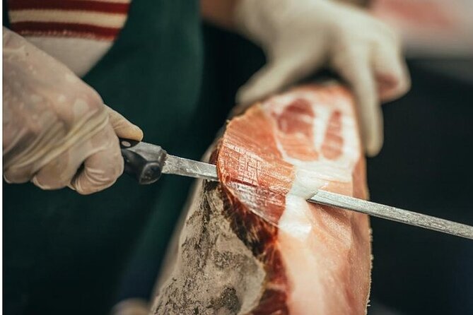 Parma Delights Tour: Parmigiano, Prosciutto & Balsamico - Guide energy and hosting style: why the day often feels personal