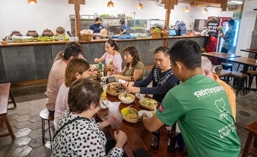 Phnom Penh: Evening Food Tour with Drinks & Tuk Tuk Included - Riverfront snacking: the warm-up that gets your appetite going