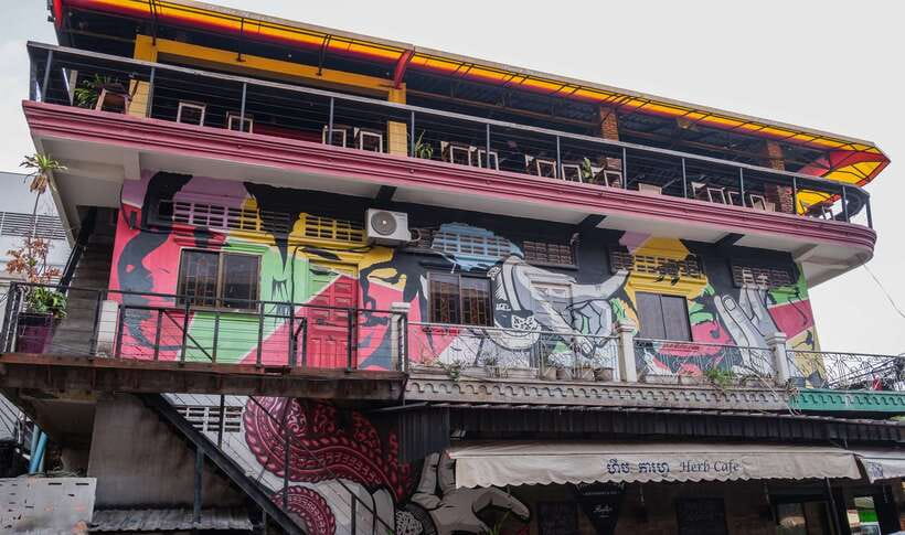 Phnom Penh: Street Art & Food Tour by Tuk-Tuk - Price and logistics: is $35 good value for 4 hours?