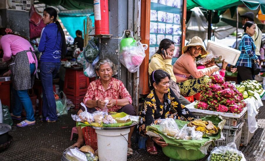 Phnom Penh: Street Art & Food Tour by Tuk-Tuk - Who should book this Phnom Penh street art and food tour?