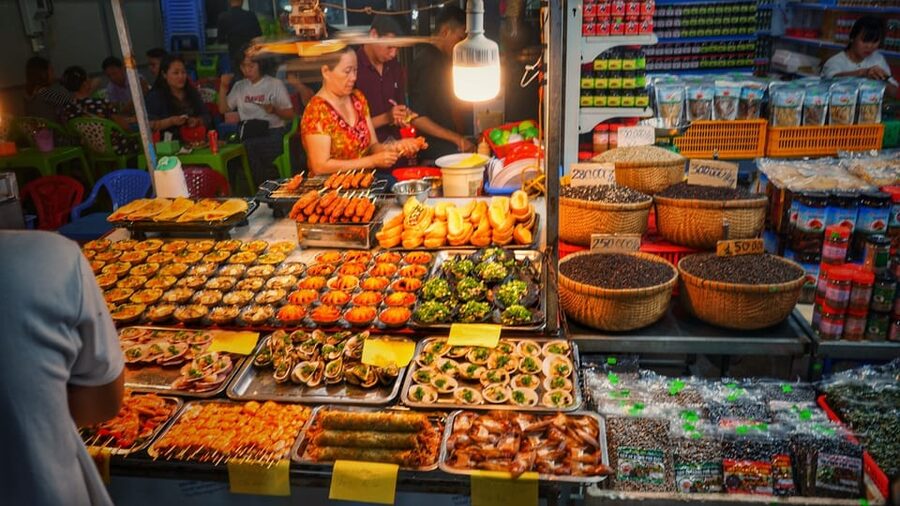 Phu Quoc: Street Food Tour - BBQ skewers and Banh Mi: the first flavors that set the tone
