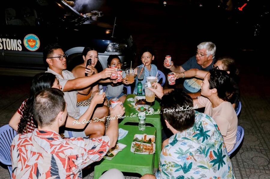 Phu Quoc: Street Food Tour - The night market stroll: shopping energy and food still in your head