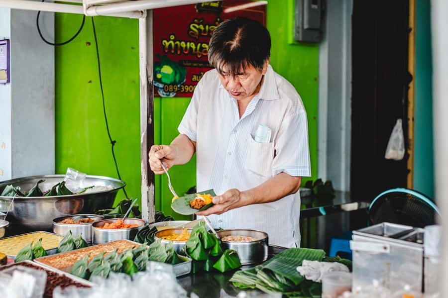 Phuket: Baba Tastes Food Tour with 15+ Tastings - A route that often includes old-school family spots and a temple stop