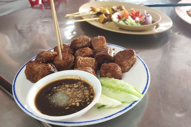 Phuket Food Tour and City Walk by Jane - Brunch by street food: Hokkian noodles and A-Pong pan cake