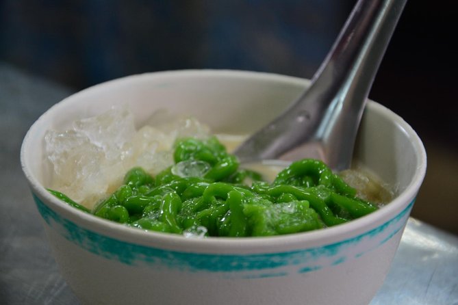Phuket Night Food Tour & Old Town's Magical Lights - Should you book this Phuket night food tour?