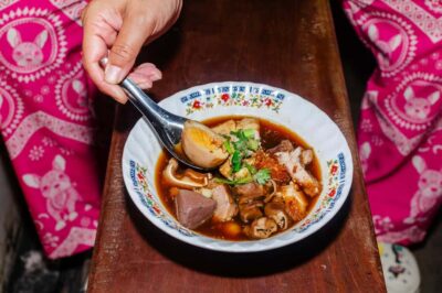 Phuket: Southern Flavours Food Tour with 15+ Tastings - Why Phuket Old Town tastes so good on foot