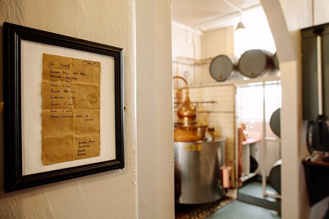 Pickering's Gin Jolly Distillery Tasting Tour - Your one-hour flow: tour first, tasting second, then the take-home bottle