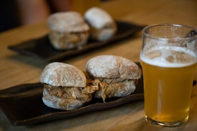 Porto Craft Beer Tour: 7 Beers + 3 Food Pairings in a Small Group - Stop 1: Armazém da Cerveja Craft Beer Warehouse Vibe