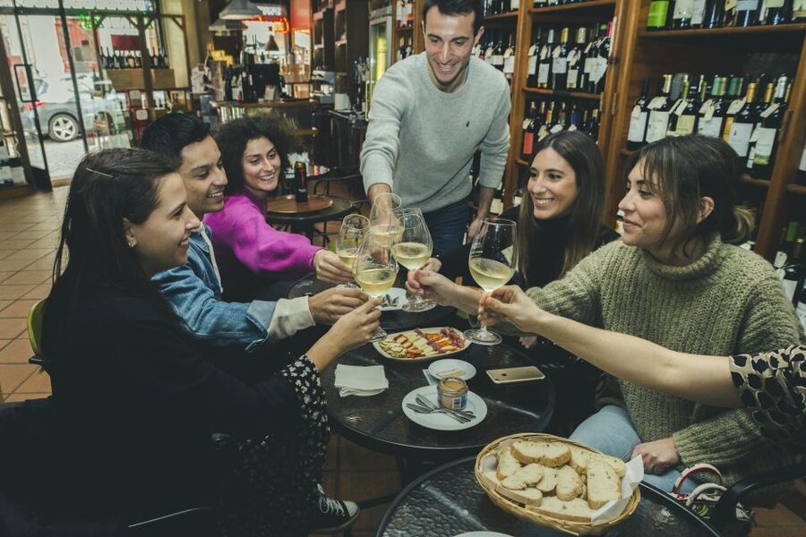 Porto: Evening Local Food Crawl with Drink Pairings - Off the Tourist Trail: Clérigos and Cedofeita on Foot