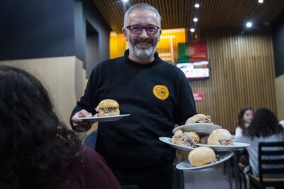 Porto Food & Wine Tasting Tour with Lunch or Dinner Option - Mercado do Bolhão: where Porto shops and talks