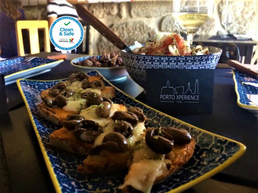 Porto: Private Walking Food Tour with Tastings - The walk to the Douro River and the tapas payoff