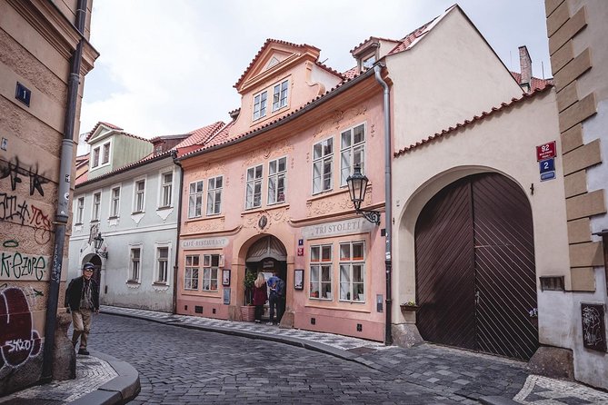 Prague Food Tour with 10 Tastings of Authentic Czech Classics - What you eat and drink: 10 tastings of Czech comfort