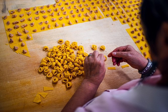 Private Bologna Food & Market Tour with 6 Tastings & Wine - Meeting Point and Ending: From Via Zamboni to Piazza Santo Stefano