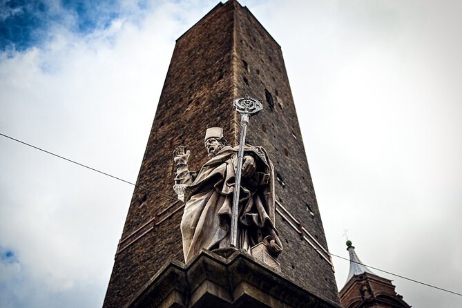 Private Bologna Food & Market Tour with 6 Tastings & Wine - Stop 2: Quadrilatero Market Streets and Real-World Shopping