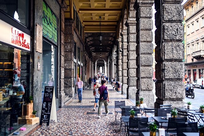 Private Bologna Food & Market Tour with 6 Tastings & Wine - Stop 3: Basilica di San Petronio and the Scale of Bologna