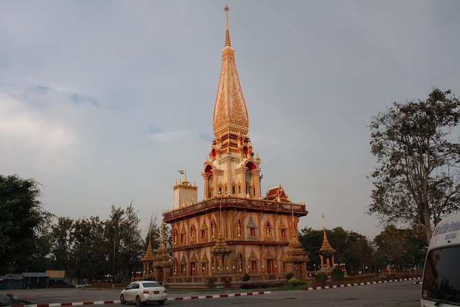 Private food Tour + Sightseeing +Thai Cooking class - The cooking class: Panang curry and pad thai, taught in a Thai way