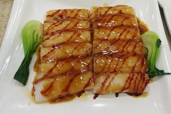 Private Guangzhou Food Tour Michelin Restaurant&Local Food Market - Lychee Bay old-town architecture: Qilou and the wooden sliding door