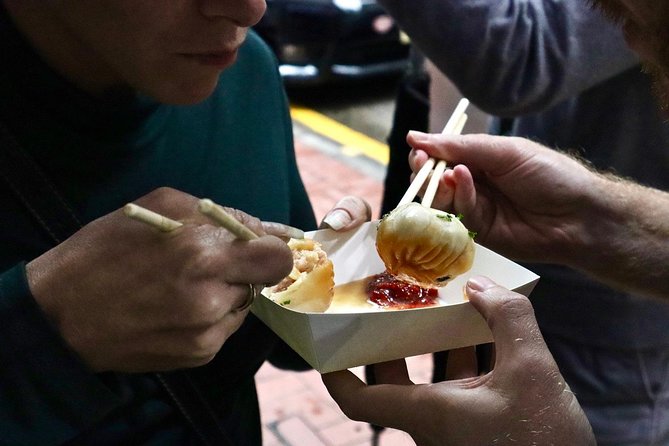 Private Hong Kong's Hidden Eats Food Tour with 7+ Local Tastings - Why the temple and landmarks matter (and aren’t just sightseeing)