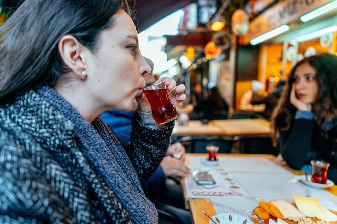 PRIVATE Istanbul Food Tour - 10 Tastings including Raki & Padi - Kadıköy Bull Statue: Small Stop, Memorable Story