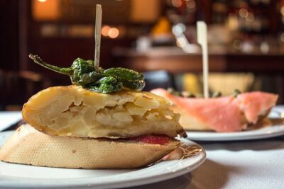 Private: Madrid Historic Centre Food Tour with 10+ Authentic - The Real Value: You’re Paying for a Full Evening of Food and Drinks