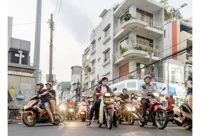 Private Street Food Tour by Scooter in Ho Chi Minh City - Stop 1: Thích Quảng Đức Monument and the meaning behind the moment