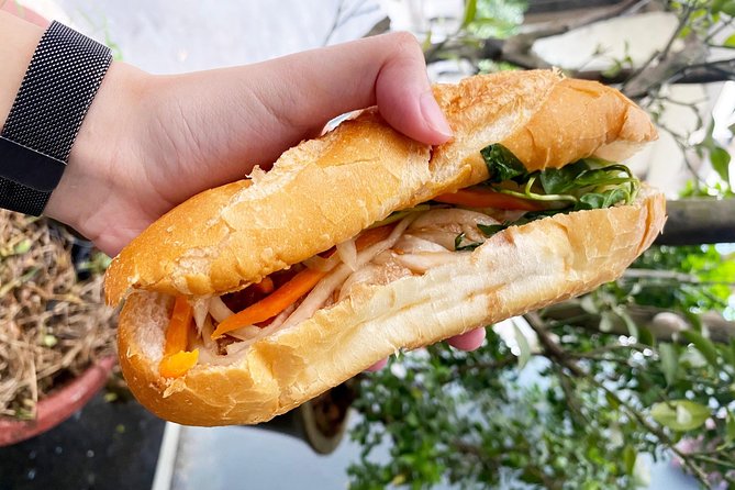 Private Street Food Tour by Scooter in Ho Chi Minh City - Ho Chi Minh City local pub break: a reset with Vietnamese flavor talk