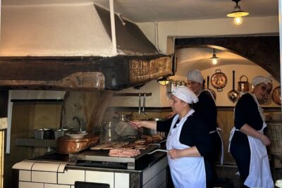 Regensburg Private Tour. Personalities, Art and Food Tour - Meeting at St. Peter Cathedral and making pickup work for cruise days