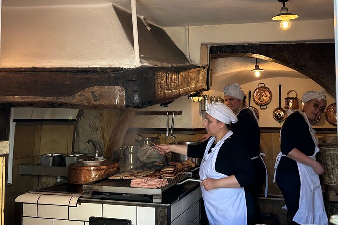 Regensburg Private Tour. Personalities, Art and Food Tour - Meeting at St. Peter Cathedral and making pickup work for cruise days
